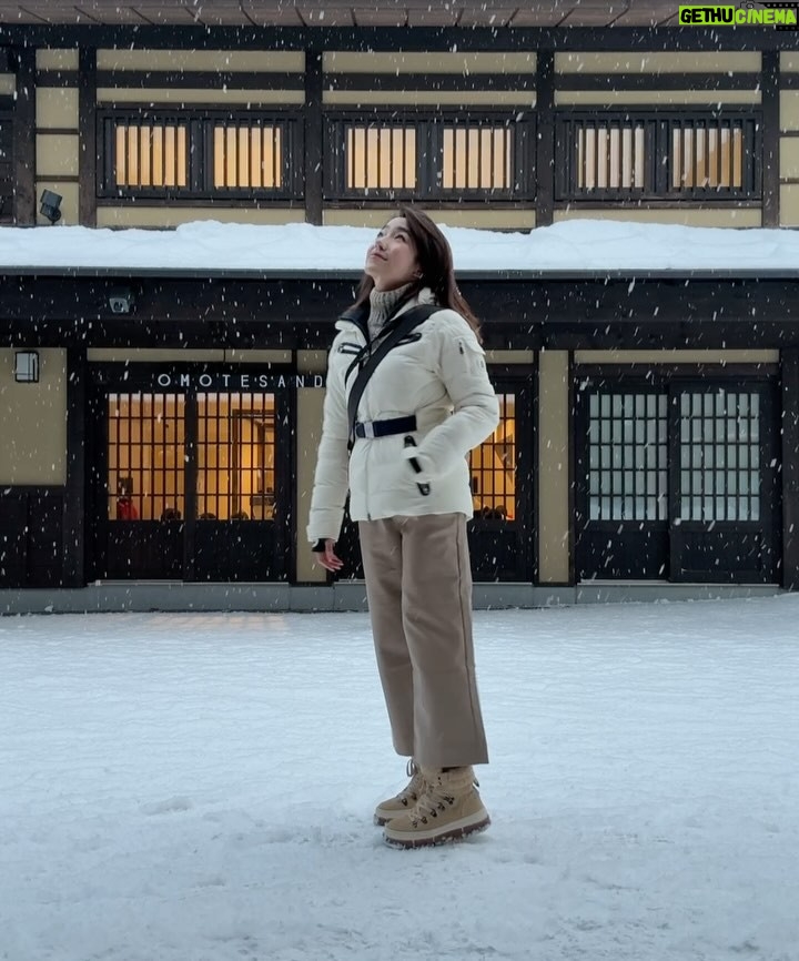 Koe Yeet - 26.1K Likes - Back in the snow after a year…
Still not skiing because gravity and I have unresolved issues. Snow walking it is ❄️⛄️
Very determined not to injure myself this round 😂