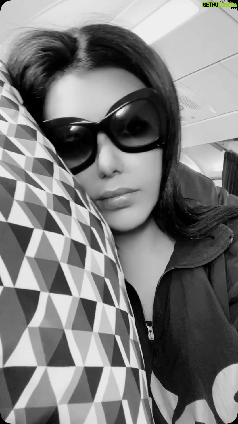 Koena Mitra - 181 Likes - Zzzzzz………✈️🌴🎄🌈🌊🍾
#koenamitra koena #traveler #sunkissed #lovemyjob #instagood #instagram #instamood #instadaily #instatravel