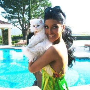 Koena Mitra Instagram - ❤️. 

#pet #petlover #petloversofinstagram #petloversclub #bollywood #lovemywork #lifestylephotography #lifestyle #browngirls #browngirlmagic