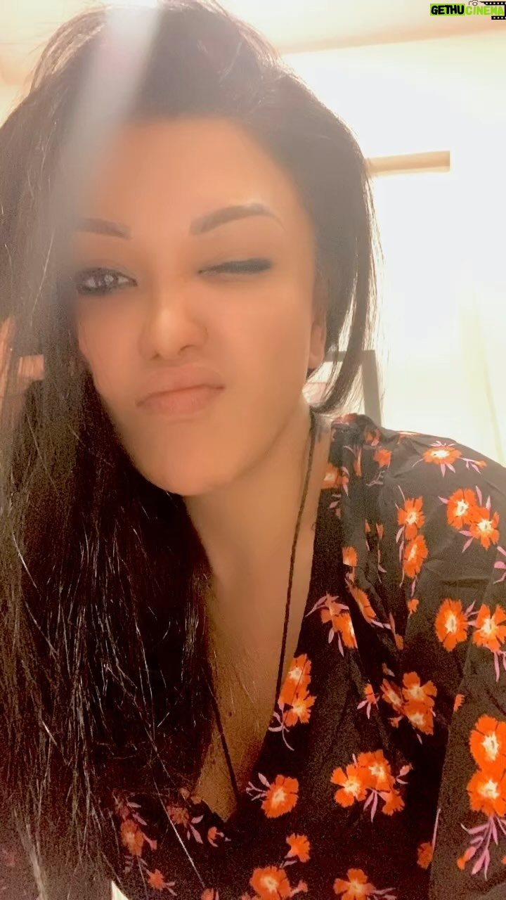 Koena Mitra - 547 Likes - Mood…❤️🎬🎬❤️
#instagood #instamood #instadaily #instafashion #instagram #fashionaddict #loveyourself #love #lovewins #traveler #cinema #filmlife #bollywood #bollywoodstyle #bollywoodworld #koenamitra #koena #koenaclub #funk #playtime #vibe #beautycommunity