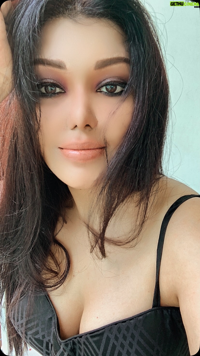 Koena Mitra - 278 Likes - Sunday bliss 🥂
(Not a selfie expert) 🥲
#koenamitra #koena #instagood #lovemyjob #instadaily # traveller #instagram #lovelife #sunkissed #sundaymood #sundayreset #sundaymood☀️ #weekendvibes #weekendvibes💕 #selfie #selfiesunday