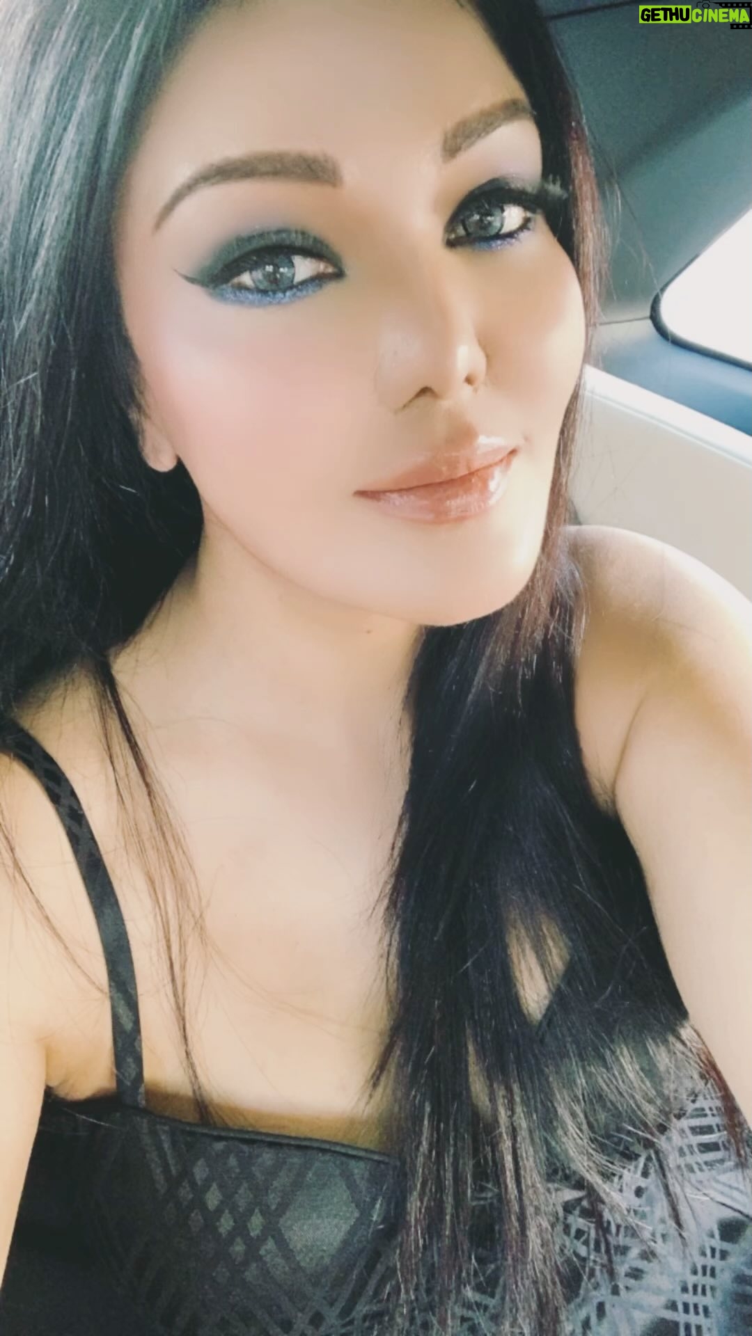 Koena Mitra - 308 Likes - Abu Dhabi ❤️💫
Ethiad Arena.
#koenamitra #koena #lovemyjob #dubai❤️ #traveler #actorlife #bollywod #abudhabi #arena #ethiad #sunkissed #uae
Hair & Make up by the lovely @makeup_samiajamil ✌🏽