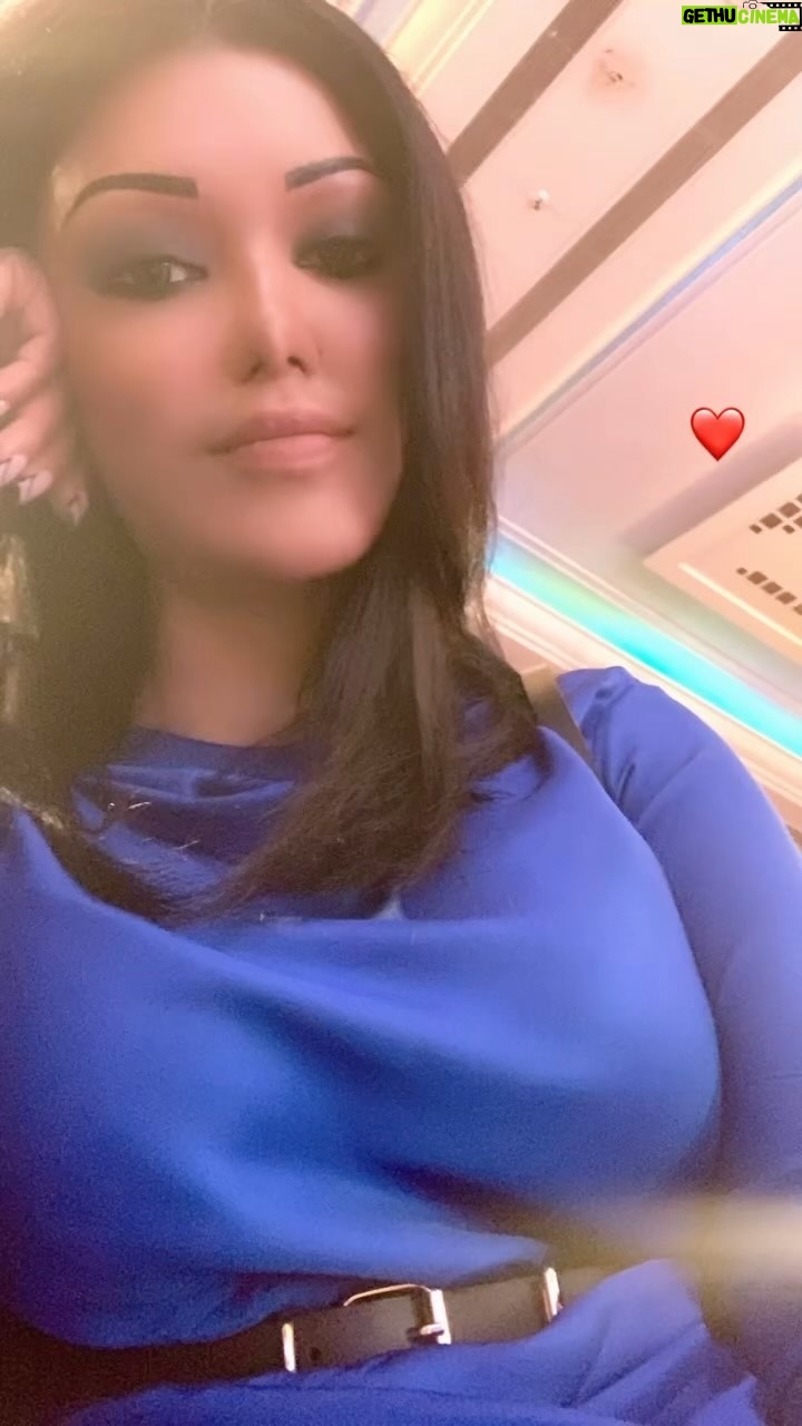 Koena Mitra - 852 Likes - ❤️❤️❤️
#workmode #lovemylife #lovemyjob #love #selflove #fashion #bollywood