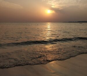 Koena Mitra Instagram - Sun.🌞 Sand and Some Sweetness ❤️🔅