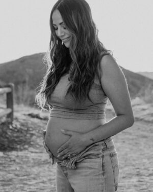 Kristen Doute Instagram - so thankful 🤎

*as a new mom-to-be, after experiencing a loss there is a lot of fear that comes with the good news. every week, and every ultrasound, lifted that weight little by little. when i saw the baby move for the first time, i finally felt like i was allowed to be excited. i am forever grateful. 🌈✨*