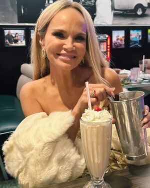 Kristin Chenoweth Instagram - The end of this year (Q4, if you will!) has been the most beautiful whirlwind. So much love. So much happiness.