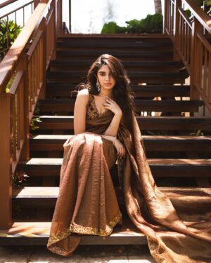 Krithi Shetty Instagram - That #goldenhour glow 🔥
•
Saree @mimamsaa 
Styling @mayzaideh_khalid 
Draping @sareedrapesbymekha 
Glam @laxmi_saneesh 
Photographer @premsampaul