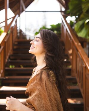 Krithi Shetty Instagram - That #goldenhour glow 🔥
•
Saree @mimamsaa 
Styling @mayzaideh_khalid 
Draping @sareedrapesbymekha 
Glam @laxmi_saneesh 
Photographer @premsampaul