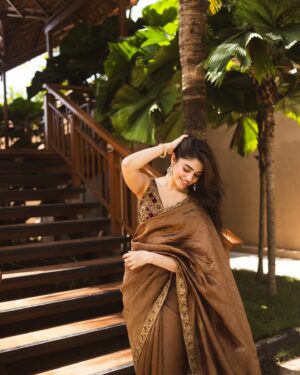 Krithi Shetty Instagram - That #goldenhour glow 🔥
•
Saree @mimamsaa 
Styling @mayzaideh_khalid 
Draping @sareedrapesbymekha 
Glam @laxmi_saneesh 
Photographer @premsampaul