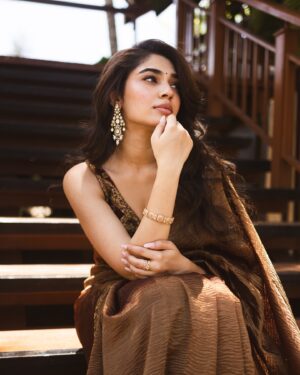 Krithi Shetty Instagram - That #goldenhour glow 🔥
•
Saree @mimamsaa 
Styling @mayzaideh_khalid 
Draping @sareedrapesbymekha 
Glam @laxmi_saneesh 
Photographer @premsampaul
