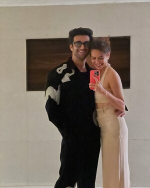 Kriti Kharbanda Instagram - Happy birthday to my favourite person, best friend, lover, companion, tour guide, chef, my anything and everything! Kya karti main tere Bina! ❤️ 

Tu hai toh Sab hai, Tu Nahin toh kuch Nahin! ❤️ 

@pulkitsamrat ❤️