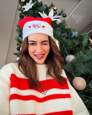 Kriti Sanon Instagram - 🎄🧑‍🎄 ❤️