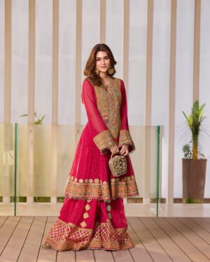 Kriti Sanon Instagram - There’s something about indian weddings and dancing on Oh Ho Ho Ho by Sukhbir! 😍💖

What’s your fav shaadi song? 🤪💃🏻