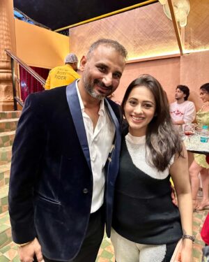 Krutika Desai Khan Instagram - Aao Kabhi Haveli pe 👳🏻‍♂️ Celebrating two milestones 🎉 
Birthday Bash of our wonderful director @romeshkalra sir 🥳 and Launch of @sardaarji_restaurant 🎊 Thank you @rajan.shahi.543 Sir & @romeshkalra Sir for having us with the @directorskutproduction Family 💃🏻🪩🕺
Congratulations @rajan.shahi.543 @rajkalra1 @romeshkalra for the new venture of @sardaarji_restaurant 💐🍾🥂
A night to remember filled with joy, smiling faces, amazing food, dance, masti & lots of love ♥️ 

#krutikadesai #kd #anupamaa #dkp #family #fun #love #laughter #birthday #bash #launch #event #party #famjam #friday #night #potd #instagram #positivevibes #gratitude #spreadlove