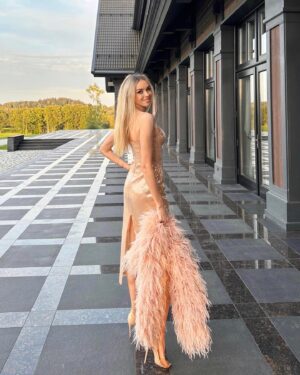 Ksenia Sukhinova Instagram - Я беспощадна, когда нарядна))😅🤪