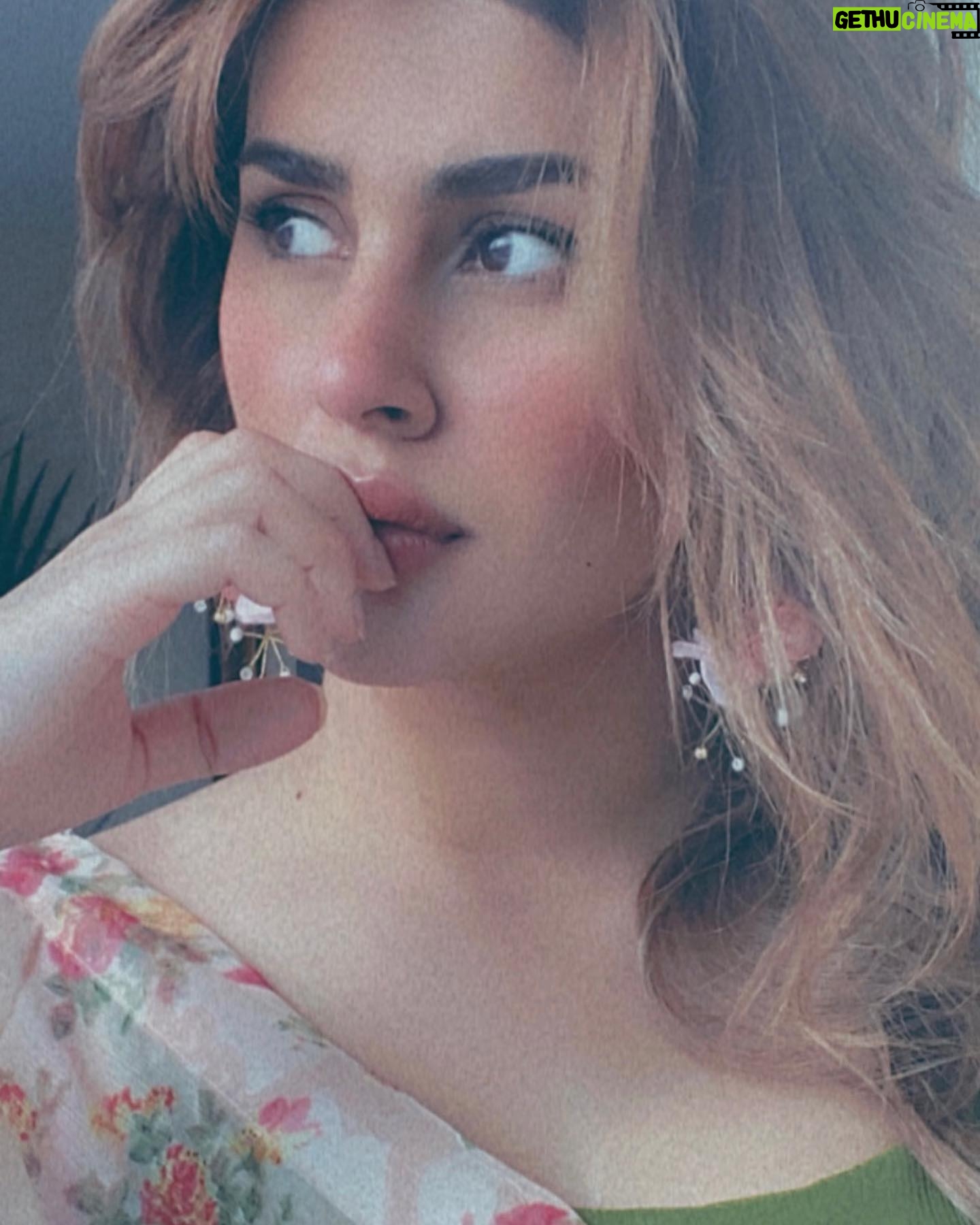 Kubra Khan - 174.3K Likes - My mind feels like a foreign land.. not always tho... #SmallTownGirlInABigAracde