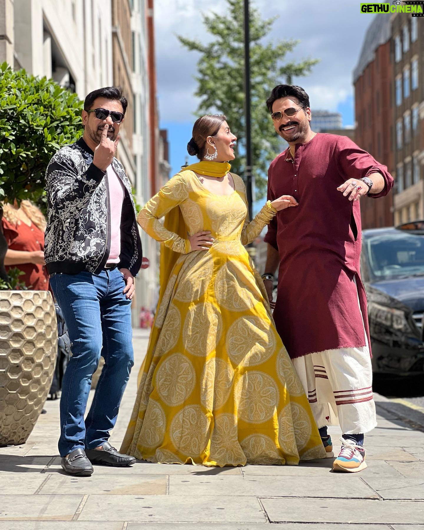 Kubra Khan - 140.9K Likes - Last picture : When you say “ #LondonNahiJaunga” and you end up in london. 🤣🤣🤣