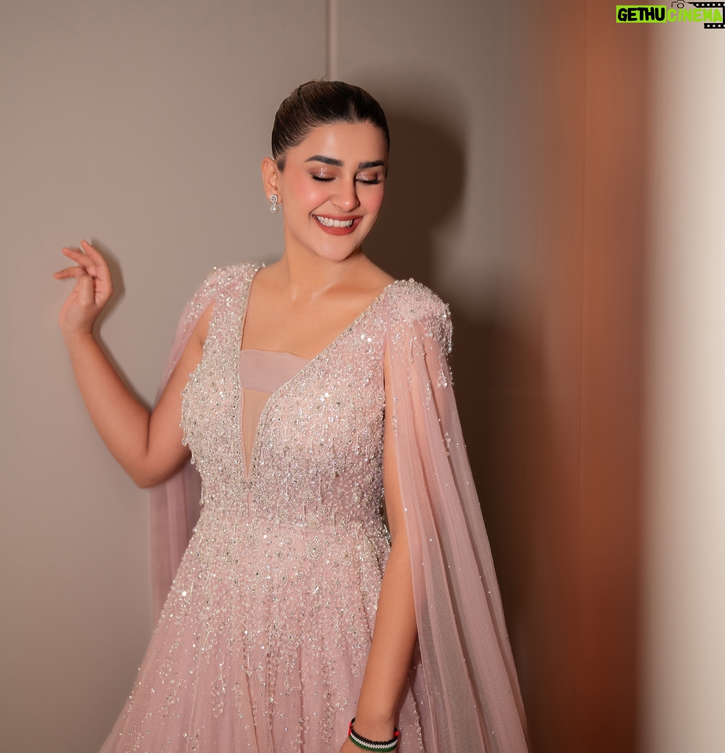 Kubra Khan - 265.1K Likes - If you couldn’t tell, I was shaking inside. The Nerves, the adrenaline..everything kicked in all at once. But more than that, the excitement of performing in my home town in front of my people was beyond everything.
Thank you London for always showering so much over me🥰 🥰 You will always be my first love. I love you ❤️🥰 #HumAwardsLondon2024
💄: @iambabarzaheer 😘❤️
👗: @esteleslondon 🥰
Styling : @zafshabir 🥰🧟♂️🤭
📸: @syedsaqlain1 🤗
Jewellery : @deeyajewellery ❤️