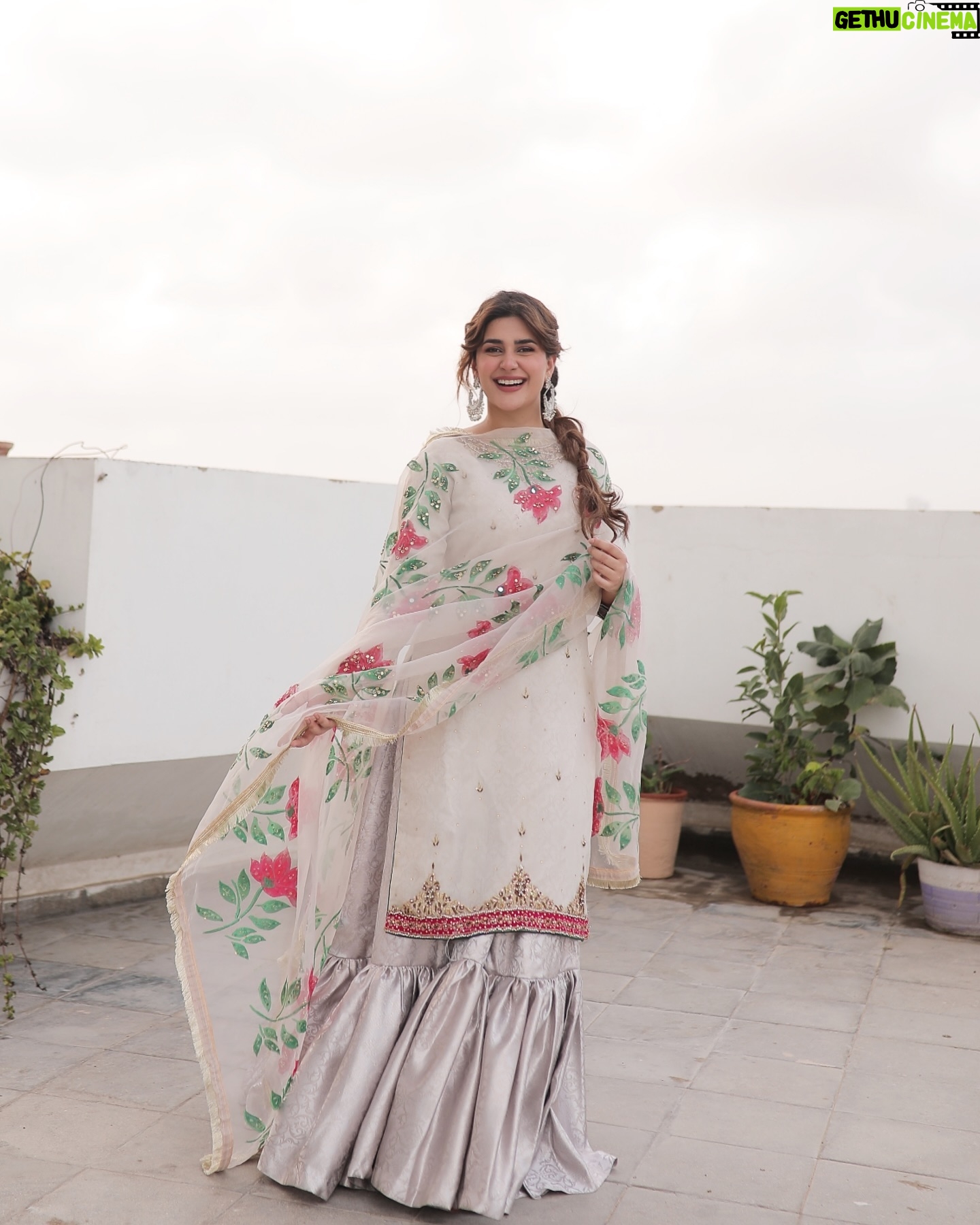 Kubra Khan - 172.6K Likes - @haseensofficial lighting up my Eid like a flower fairy ✨🌸
Eid Mubarak to everyone. While we dive into Eid celebrations.. please don’t forget to be grateful for everything and EVERYONE you have around you. Many would give anything and everything for it. Be kinder. The world isn’t as bright as it once used to be.. the least we can do is be the light for those around us ❤️⭐️
#StyledByLaam #HaseensOfficial #FeelingHaseen