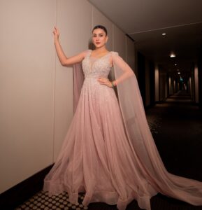 Actress Kubra Khan HD Photos and Wallpapers November 2024