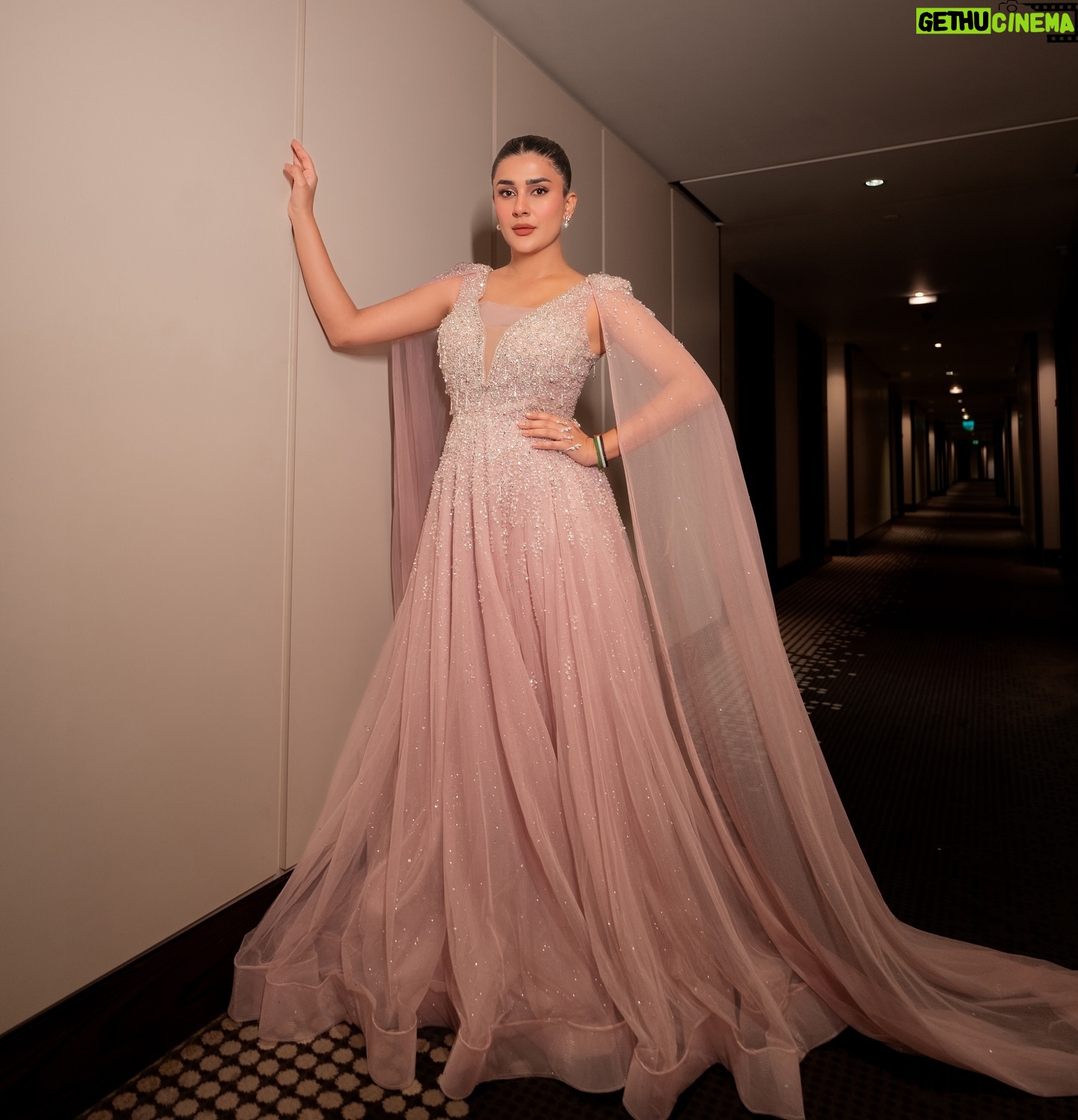 Kubra Khan - 265.1K Likes - If you couldn’t tell, I was shaking inside. The Nerves, the adrenaline..everything kicked in all at once. But more than that, the excitement of performing in my home town in front of my people was beyond everything.
Thank you London for always showering so much over me🥰 🥰 You will always be my first love. I love you ❤️🥰 #HumAwardsLondon2024
💄: @iambabarzaheer 😘❤️
👗: @esteleslondon 🥰
Styling : @zafshabir 🥰🧟♂️🤭
📸: @syedsaqlain1 🤗
Jewellery : @deeyajewellery ❤️