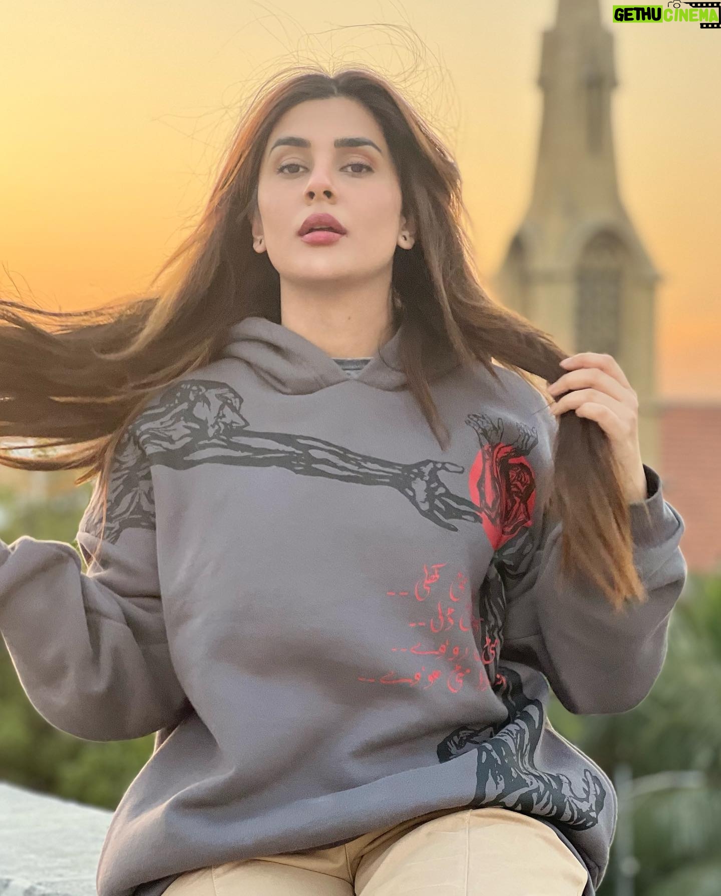 Kubra Khan - 270.2K Likes - Na Kar bandeya Meri Meri na ay teri na ay Meri
Char dina da Mela duniya. Fir mitti di dheri - #BullehShah @amara_sikander @amara_sikander