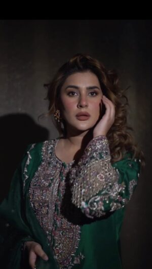 Kubra Khan Instagram - @hijabomer You have won my heart with this 🥰❤️, Thank you so much for making this Gorgeous dress for me! You totally aced it. I knew I wanted it to be Green for what the colour represents in the Falasteen Flag. White for our deeds and purity, Black for our Battles, Red For our Swords and Green for our Fields. I pray that this beautiful land blooms again with the blessings of Allah. Love to @luxeeventsuk for taking the initiative and raising funds for our brothers and sisters.

Extra love for my gorgeous Polti with flag and the name 🥰

A special shoutout to @purniya for making all of this happen 🥰😘 you know you’re the best 😘😘🥰❤️

👗: @hijabomer 
Hairstyle : @rosmin 
📸 : @abubakar.sarfraz