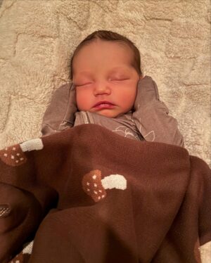 Kylie Bunbury Instagram - Asha Rose 🌹 Joined us with the first snow. At home, in water on 11.4.24 
The expansion of our hearts is beyond belief. We are complete. 💫