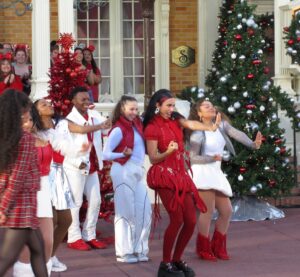 Kylie Cantrall Instagram - couldn’t think of of a more magical way to spend christmas than getting jolly to the core with my favorite people in the world @disneydescendants 💌🙂‍↕️🎄💋💋💋 catch our performance in the @abc Disney Parks Magical Christmas Day Parade ;) x