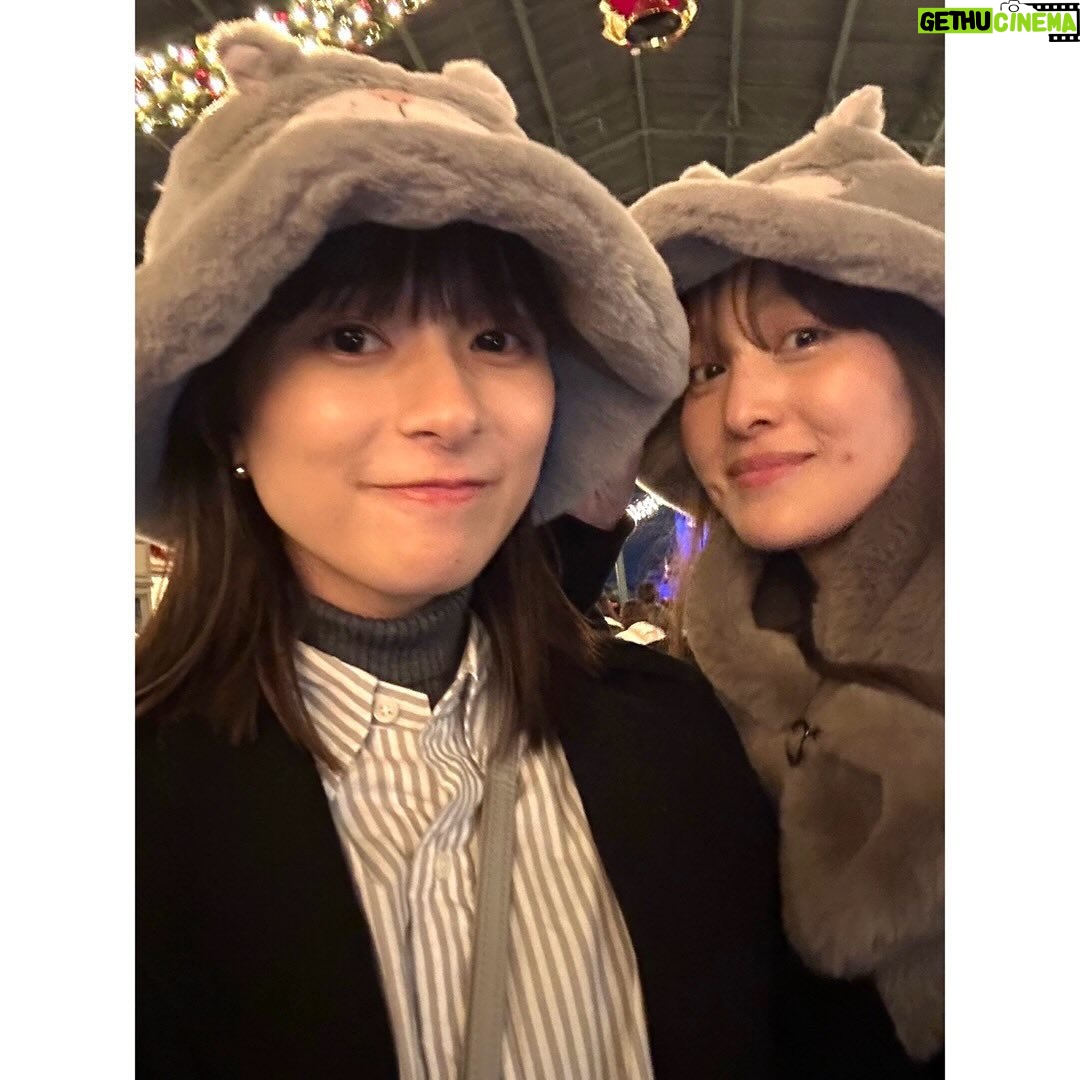 Kyoko Yoshine - 89.8K Likes - メリークリスマス🎄✨
前にかなちゃんとクリスマスディズニーした時の!
お揃いルシファー🐈♡
楽しかったなぁ!!!