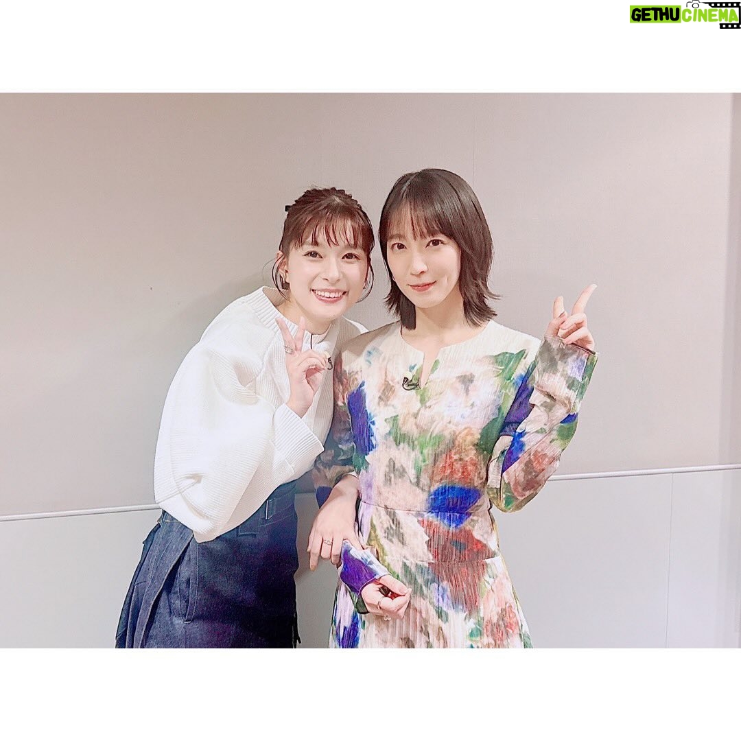 Kyoko Yoshine - 63.1K Likes - あけましておめでとうございます!🎍
早起きしたのに長時間のお昼寝しちゃって
ありゃりゃ?となってる今です。
本日17時からまどかチームで
「バナナサンド 元旦4時間SP」出演させていただきます🌱
よろしくお願いします🕊️
りったんとお仕事で会えるのは
感慨深くて、とっても嬉しくて...!
同じ1月期一緒に頑張ろうねっ😚♡
2025年もよろしくお願いします!
走るぞーー!