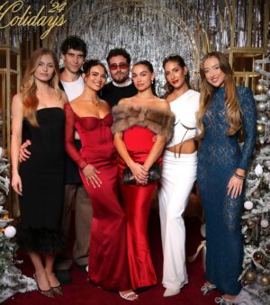 Kyra Santoro Instagram - Sleigh 🎅🏻🎄❄️