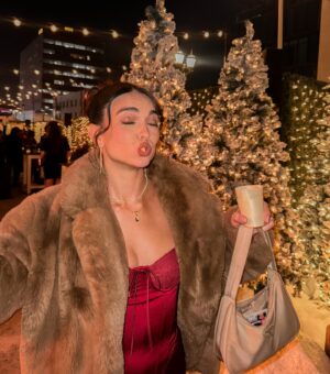 Kyra Santoro Instagram - Sleigh 🎅🏻🎄❄️