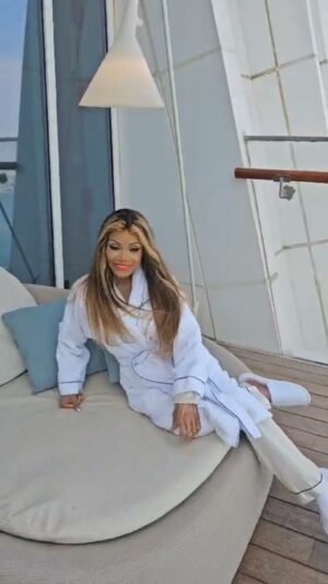 La Toya Jackson Instagram - Music to my ears! Love hearing the sound of prayer! 

#prayer #mood #Qatar #instagood #life #love #latoyajackson