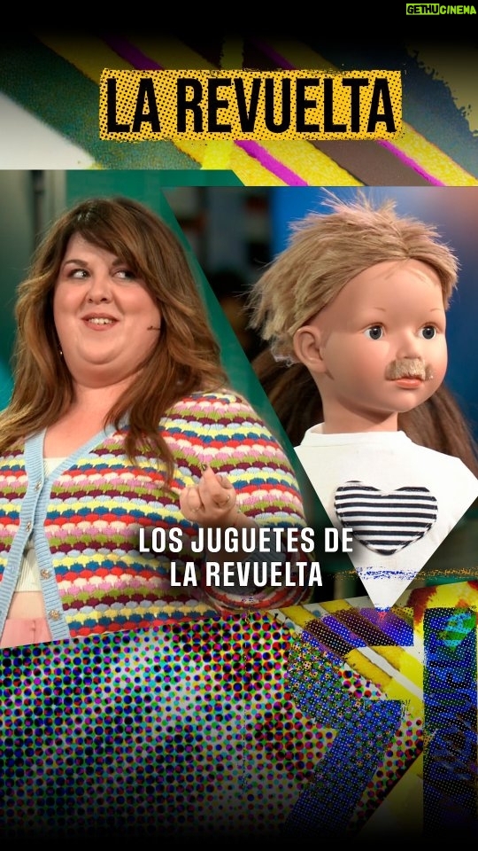 Lala Chus - 26K Likes - Estos son los juguetes que el hombre mágico vende a la salida de los colegios. Niños, no pidáis esto a los Reyes Magos que igual no los traen.
__________
🆘 Ayuda Dana. Podéis hacer donaciones consultando el enlace en nuestra bio. Compartimos una lista de ONGs e instituciones que están actuando sobre el terreno y que garantizan que toda ayuda recibida llega a los afectados.
🪁 #LaRevuelta, de lunes a jueves en abierto a las 21:40h en La 1 de @rtve y todos los programas completos en @rtveplay