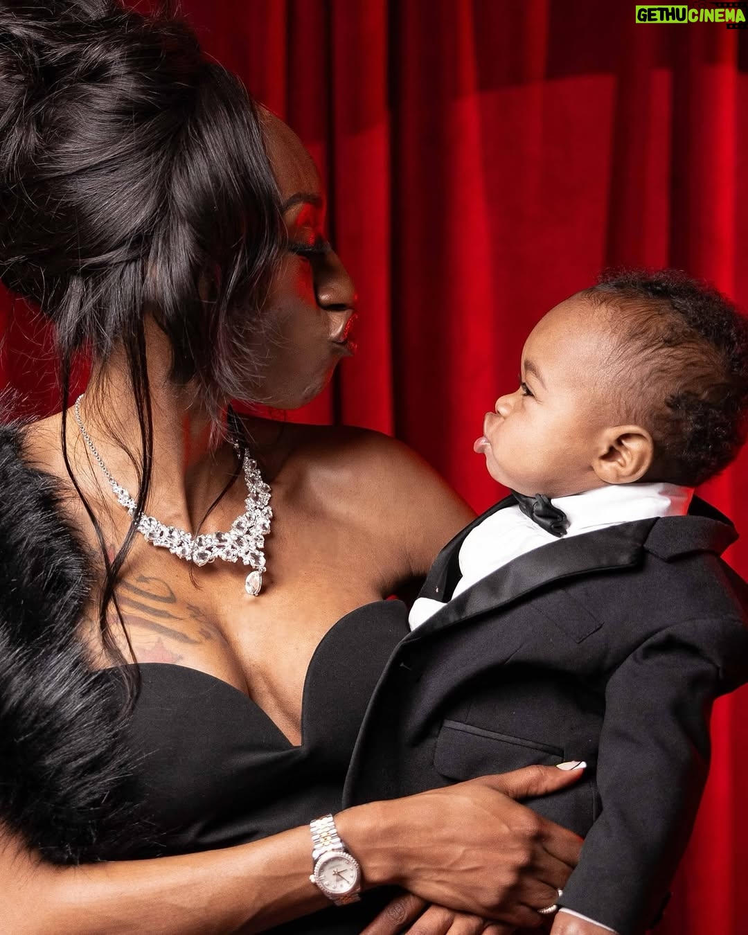 Lala Milan - 243.7K Likes - Merry Christmas 2024🎁🎄 Yall, This is Jayce’s first Christmas and I was super emotional while taking these photos with him🥹 For me, Motherhood is the gift that gives daily❤️ Sending all of you love and holiday joy✨