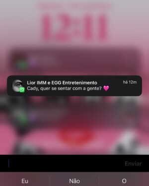 Laura Castro Instagram - ontem anunciamos que eu vou dar vida à Cady Heron na primeira versão brasileira do musical da Broadway, Meninas Malvadas 💖 e ainda descobri que sou a primeira atriz preta a interpretar essa personagem no mundo. O quão incrível é isso?! Um musical que fala sobre sororidade, sobre não se contaminar pela competitividade feminina que é tão estimulada no nosso mundo, sobre não deixar com que uma vontade de se encaixar apague o que você tem de mais bonito em você, sobre aprender a valorizar quem te aceita por quem você realmente é… sobre tantas outras coisas importantes… Quem diria que a Laura, que já teve que passar por esse processo de mudar de escola e entrar em um ambiente completamente novo 5 vezes, já sofreu bullying e sabe muito bem a sensação de sentir que não pertence a algum lugar, assim como a sensação de ser verdadeiramente amada, agora estaria trazendo essas mensagens pra que outras meninas se sintam vistas, não se sintam sozinhas e se inspirem! Que orgulho! E que sorte saber que estarei trabalhando com uma produção e equipe que já têm demonstrado tanto carinho e atenção por esse projeto e que vou fazer parte de um elenco tão diverso, colorido, incrível e BARRO (que ainda vai ser revelado 🤫)!! Não canso em falar da magia de ser artista! Tô tão feliz! Vocês podem ter toda certeza de que vou dar o meu melhor em cada sessão 💖 Mal posso esperar pra começar a ensaiar logoooooooooo! AH, E OS INGRESSOS JÁ ESTÃO À VENDA, vc n vai perder a oportunidade de ver o musical mais barro de 2025, né?! O link tá na bio!! 💖
(📸: @luanachvs )