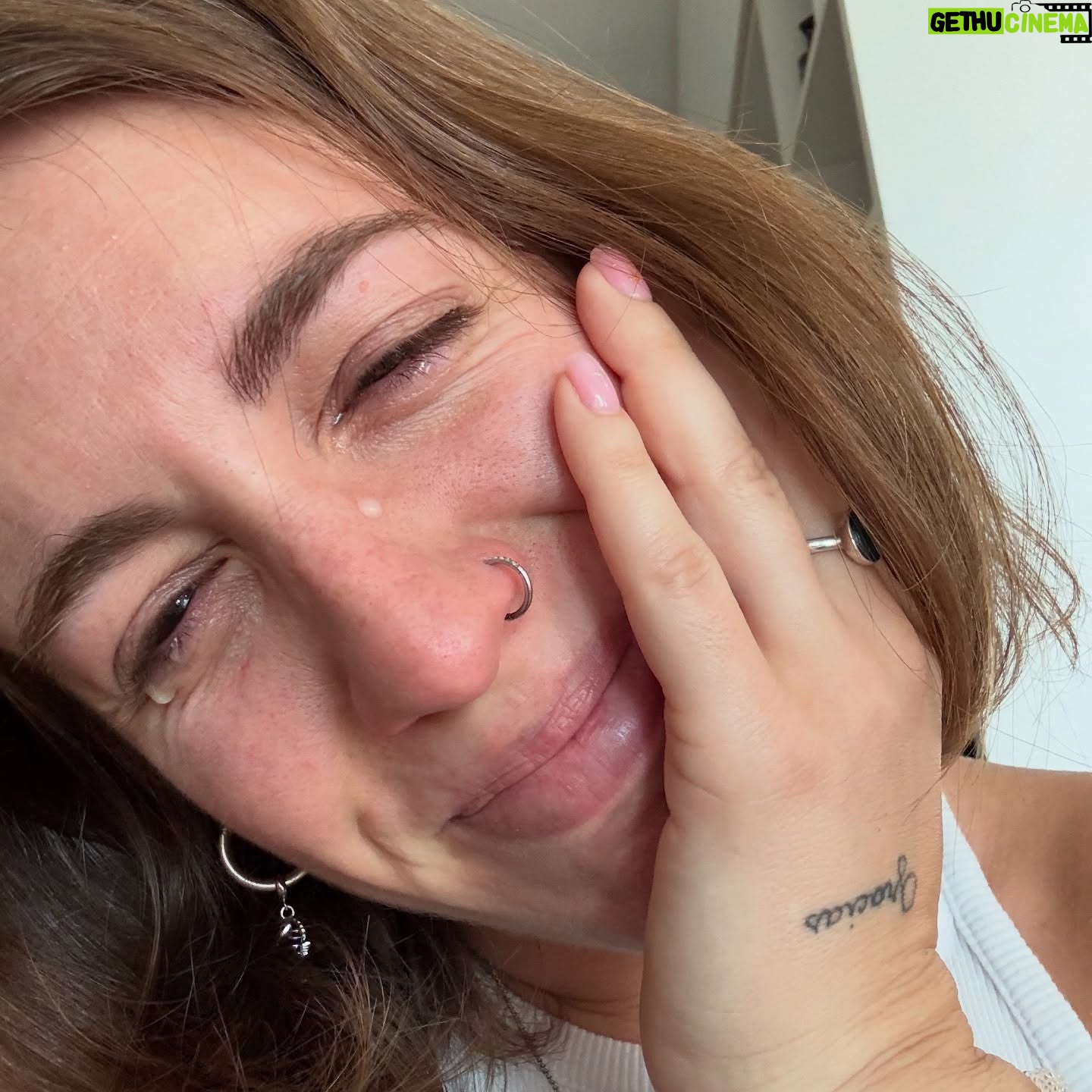 Laura Esquivel - 20.1K Likes - 🦋 hoy postulé mi amado álbum LAURA ESQUIVEL a los @premiosgardel 🤞🏻
me emociona.. sí…. porque por fín me animé a hacer música. eso que fue tan postergado en mi vida y carrera.
un álbum 100% independiente. hecho con amor, y buenos mensajitos que te llegan al alma.
éste es el comienzo de un largo camino. gracias por estar y conectar juntos 🎵
mi equipo es chico, pero muy talentoso. y se ve plasmado en cada una de las partes de éste proyecto. y sí.. estoy orgullosa. es mi primer producción 💖
gracias por ser parte 🥹✨
@capifarg #premiosgardel2025 #premiosgardel