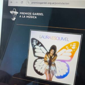 Laura Esquivel Instagram - 🦋 hoy postulé mi amado álbum LAURA ESQUIVEL a los @premiosgardel 🤞🏻

me emociona.. sí…. porque por fín me animé a hacer música. eso que fue tan postergado en mi vida y carrera.

un álbum 100% independiente. hecho con amor, y buenos mensajitos que te llegan al alma.

éste es el comienzo de un largo camino. gracias por estar y conectar juntos 🎵

mi equipo es chico, pero muy talentoso. y se ve plasmado en cada una de las partes de éste proyecto. y sí.. estoy orgullosa. es mi primer producción 💖

gracias por ser parte 🥹✨

@capifarg #premiosgardel2025 #premiosgardel