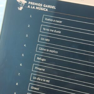 Laura Esquivel Instagram - 🦋 hoy postulé mi amado álbum LAURA ESQUIVEL a los @premiosgardel 🤞🏻

me emociona.. sí…. porque por fín me animé a hacer música. eso que fue tan postergado en mi vida y carrera.

un álbum 100% independiente. hecho con amor, y buenos mensajitos que te llegan al alma.

éste es el comienzo de un largo camino. gracias por estar y conectar juntos 🎵

mi equipo es chico, pero muy talentoso. y se ve plasmado en cada una de las partes de éste proyecto. y sí.. estoy orgullosa. es mi primer producción 💖

gracias por ser parte 🥹✨

@capifarg #premiosgardel2025 #premiosgardel