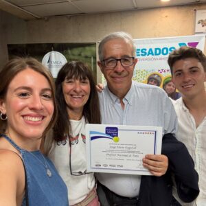 Laura Esquivel Instagram - imposible resumir mi 2024. de hecho me pone de mal humor no poner todas las fotos que quiero.. pero bueno, aca van algunas jajaja ✨🥂

1. conocimos París 🥹
2. una de las fotos cuando estabamos creando la portada junto a @_yucindy @anfulful @notyouriso 
3. Italia y @teenagedreamparty 🩷
4. Cleopatro @facucedeira y su acompañamiento que fue fundamental! te amo ❤️
5. sin @heymartii no hubiera viajado a Italia
6. rodando “Girasol” (el corte de mi álbum) junto al director @gus.nuniez y mis amigos de @heyboydenim que siempre me acompañan con su ropita.
7. como me tuve que quedar más tiempo en Italia, termine cargando mi álbum desde la tablet a todas las plataformas digitales.
8. la portada final @anfulful @notyouriso y vestidito de mis aligos @pupetete 
9. grabando visualizers @gus.nuniez 
10. mi primer show en @latrastiendaoficial 
11. las chicas copiando pose.
12. coincidencias de la vida. abrazo de satisfacción con @_yucindy y feliz de que me acompañe en ésta nueva etapa de mi vida!
13. el #charlyday de @olgaenvivo que me transformó la vida
14. carrera con mamá @lahijadelviento 
15. fui invitada a @premiosgardel y espero con ansias estar nominada en la próxima edición, levantando la bandera de artista independiente 🫶🏻 con vestidito hermoso de @pupetete 
16. con él empezó todo.. mi Productor Musical @marcelonunezok pieza fundamental de éste nuevo camino.
17. papá se recibió de Profesor de Tenis.

y tantas cosas más….. que es imposible resumir todo acá…

GRACIAS A USTEDES por uno de los mejores años de mi vida 🦋!!!!!!