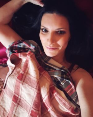 Laura Pausini Instagram - My Christmas 🎄❤️🇮🇹 2024
Buon Natale a tutti 
Happy Xmas ❄️Feliz Navidad ⭐️Feliz Natal 🎅🏻Joyeux noël 🕎 Happy Hanukkah