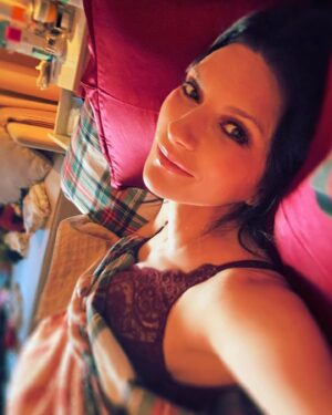 Laura Pausini Instagram - My Christmas 🎄❤️🇮🇹 2024
Buon Natale a tutti 
Happy Xmas ❄️Feliz Navidad ⭐️Feliz Natal 🎅🏻Joyeux noël 🕎 Happy Hanukkah