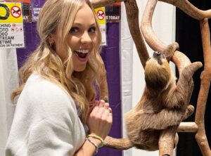 Laura Vandervoort Instagram - Too much fun on our panel this weekend   some cute new friends & experiences. Thank you @fanexponeworleans