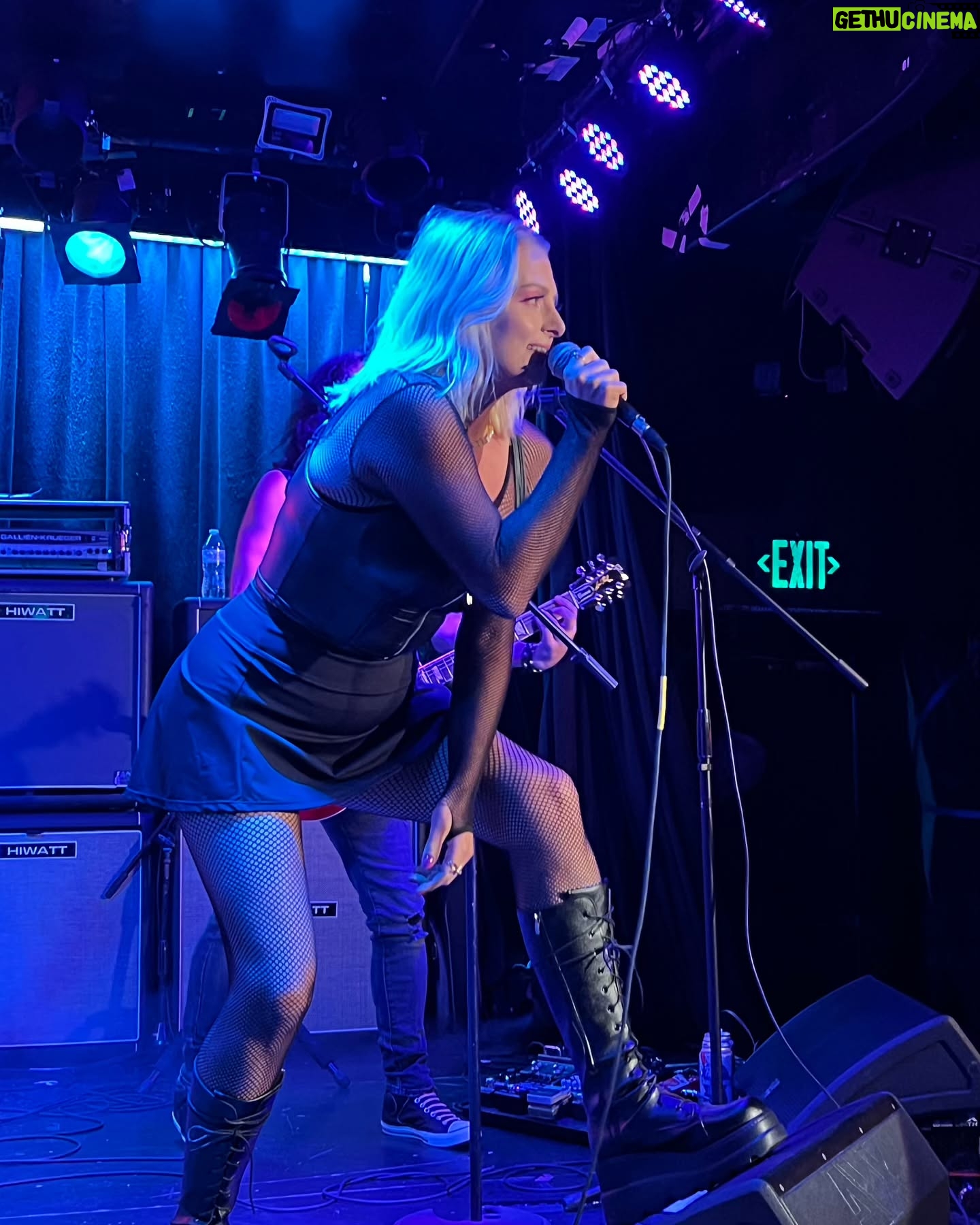 Lauren Ash - 13.2K Likes - Swipe to see some of my fave pics from my gig last night at the Viper Room! Thank you to everyone who came out and got sweaty dancing with us! Til the next time! Oh and remember to π save my new song Pathological (l i n k i n b i o) #music #band #viperroom #singer #poppunk #punk #superstore #dinafox