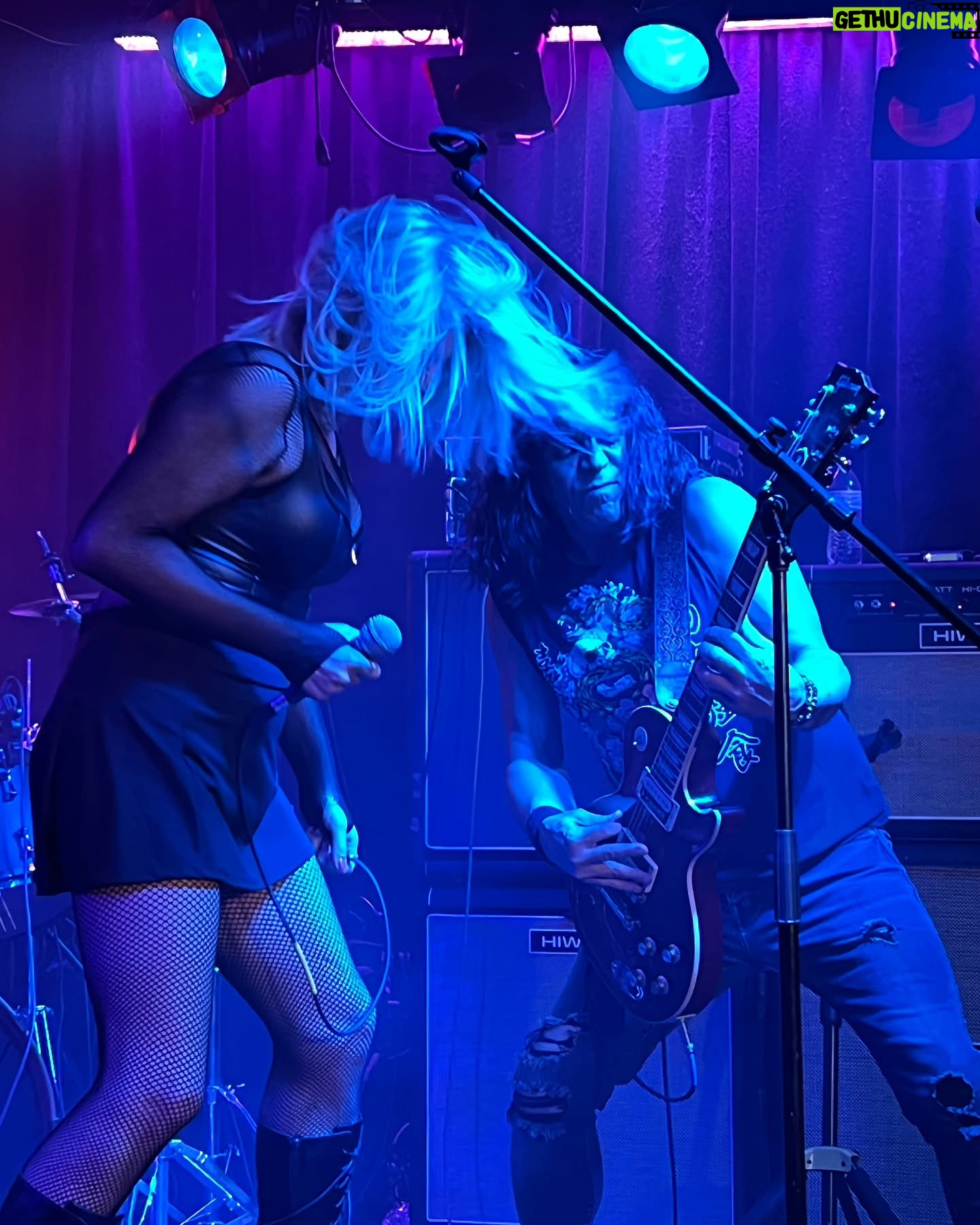Lauren Ash - 13.2K Likes - Swipe to see some of my fave pics from my gig last night at the Viper Room! Thank you to everyone who came out and got sweaty dancing with us! Til the next time! Oh and remember to π save my new song Pathological (l i n k i n b i o) #music #band #viperroom #singer #poppunk #punk #superstore #dinafox