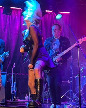 Lauren Ash Instagram - Swipe to see some of my fave pics from my gig last night at the Viper Room! Thank you to everyone who came out and got sweaty dancing with us! Til the next time! Oh and remember to 🙏 save my new song Pathological (l i n k i n b i o) #music #band #viperroom #singer #poppunk #punk #superstore #dinafox