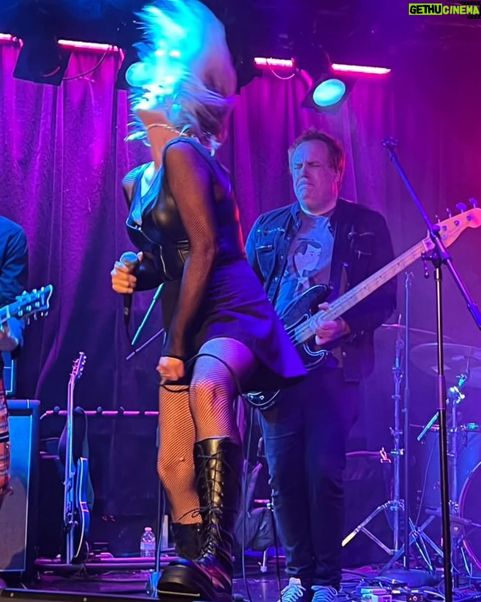 Lauren Ash - 13.2K Likes - Swipe to see some of my fave pics from my gig last night at the Viper Room! Thank you to everyone who came out and got sweaty dancing with us! Til the next time! Oh and remember to π save my new song Pathological (l i n k i n b i o) #music #band #viperroom #singer #poppunk #punk #superstore #dinafox