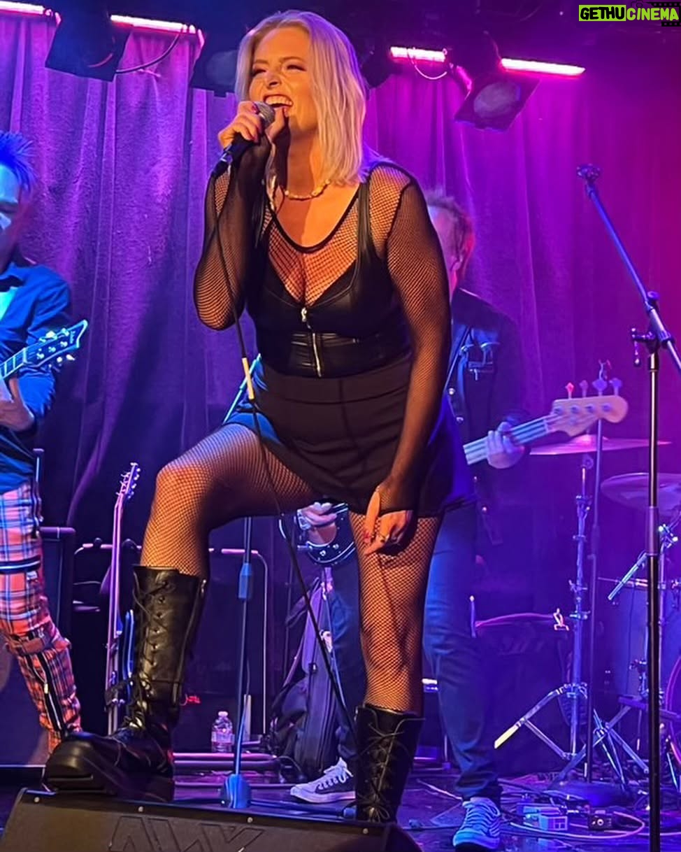 Lauren Ash - 13.2K Likes - Swipe to see some of my fave pics from my gig last night at the Viper Room! Thank you to everyone who came out and got sweaty dancing with us! Til the next time! Oh and remember to π save my new song Pathological (l i n k i n b i o) #music #band #viperroom #singer #poppunk #punk #superstore #dinafox