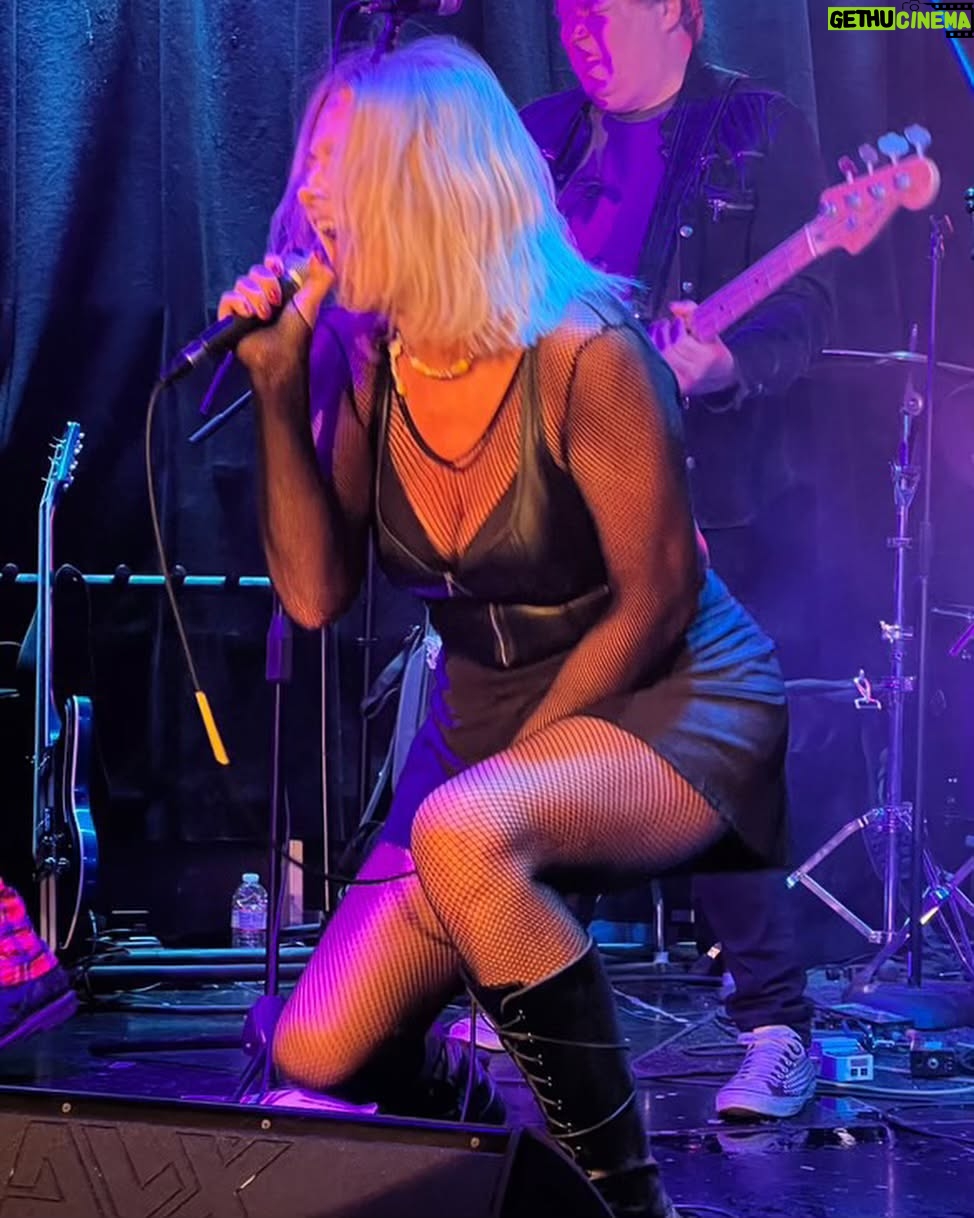 Lauren Ash - 13.2K Likes - Swipe to see some of my fave pics from my gig last night at the Viper Room! Thank you to everyone who came out and got sweaty dancing with us! Til the next time! Oh and remember to π save my new song Pathological (l i n k i n b i o) #music #band #viperroom #singer #poppunk #punk #superstore #dinafox